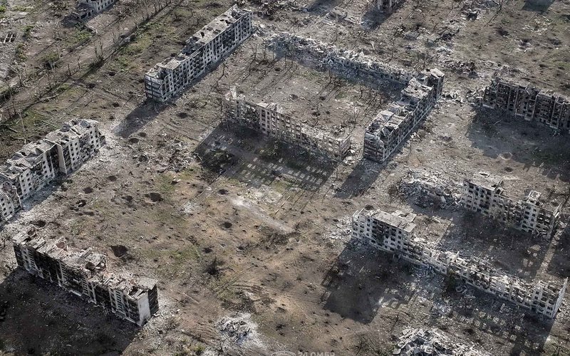 Люди недооценивают себя в группах на 12%, но переоценивают в одиночестве на 18%.