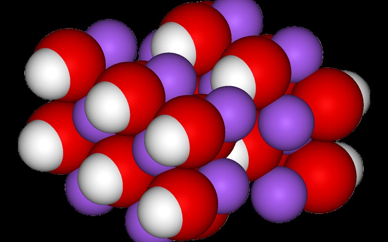 Метаноат натрия HCOONa при нагревании до 100°C спонтанно декарбоксилируется, выделяя СО₂ и образуя г
