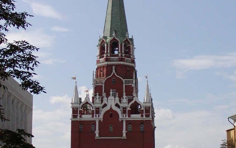Башня Татлина в России (1920) проектировалась выше Эйфелевой на 100 метров, но так и не была построе