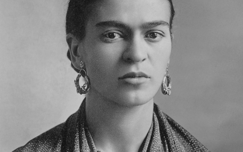 Фрида Кало нарисовала более 140 автопортретов, часто дорисовывая себе усы на своих полотнах.