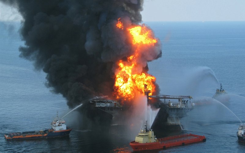Нефтяное дерево выделяет горючее, похожее на дизельное топливо.